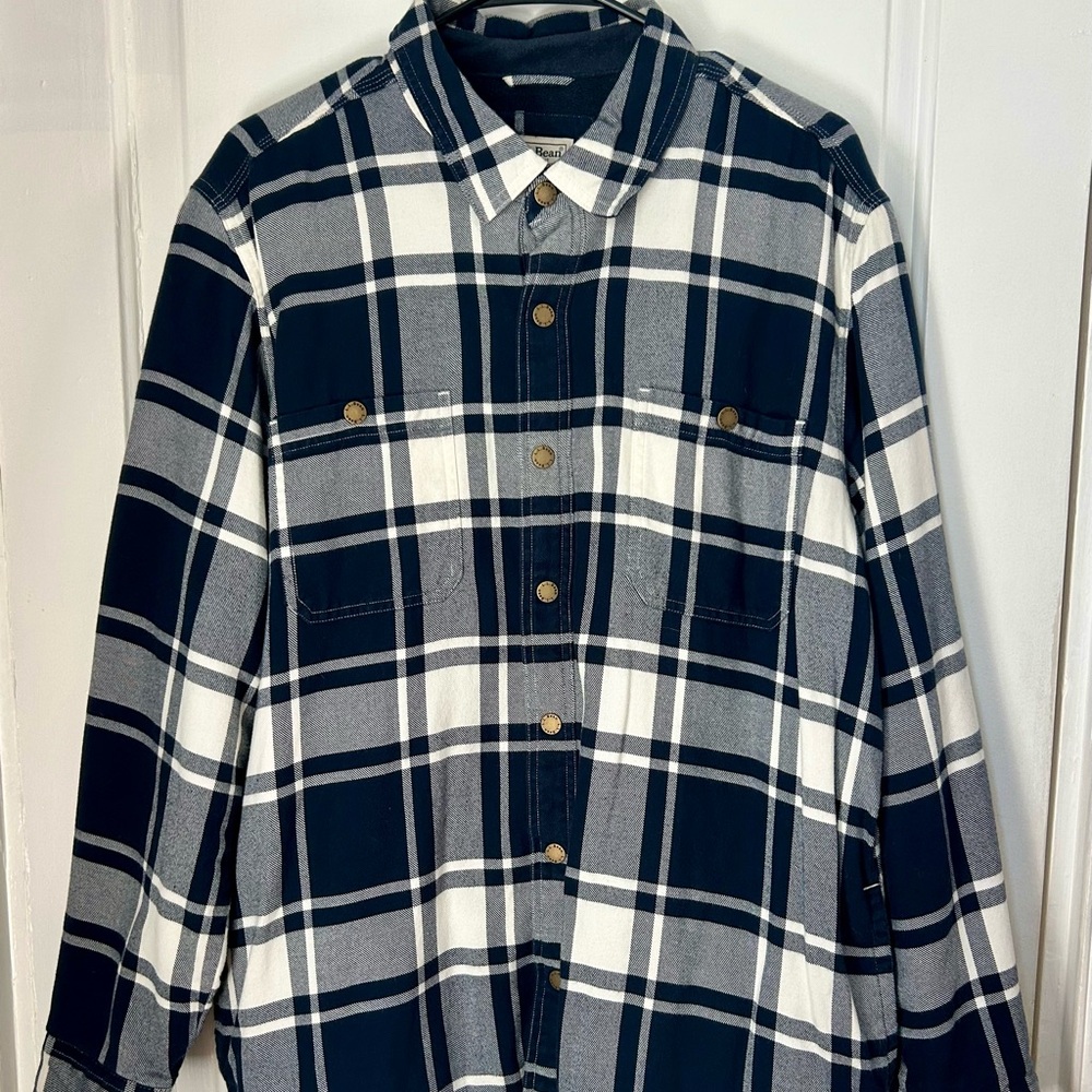 L.L. Bean Navy & White Size L slightly fitted, fleece lined, snap front flannel